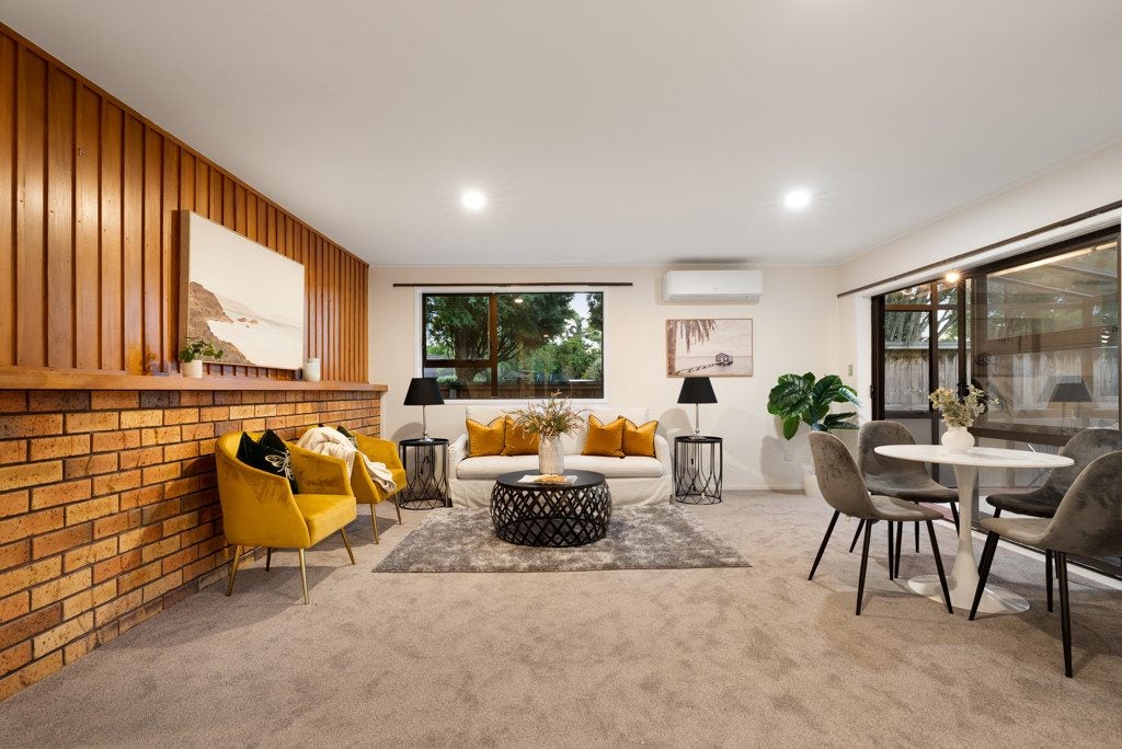 2/21 Walter Strevens Drive, Conifer Grove, Takanini - Carousel 2