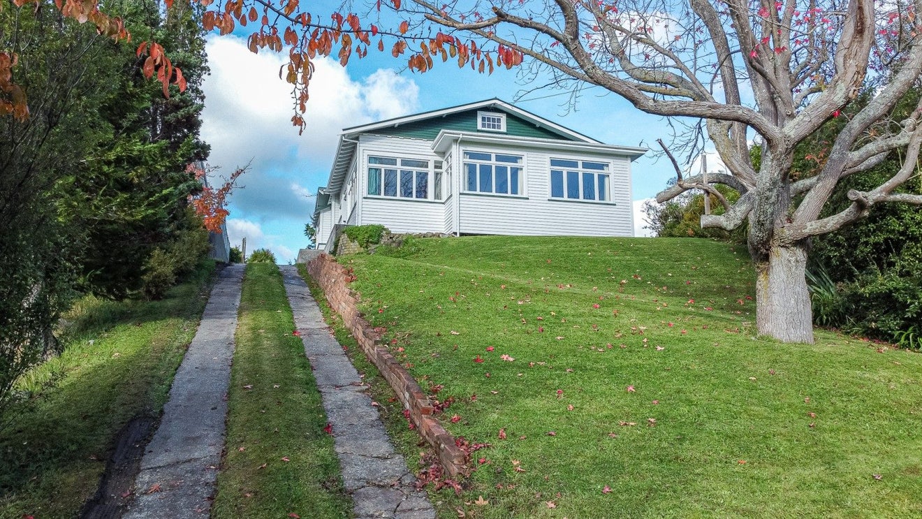 134 Hautapu Street, Taihape - Carousel 1