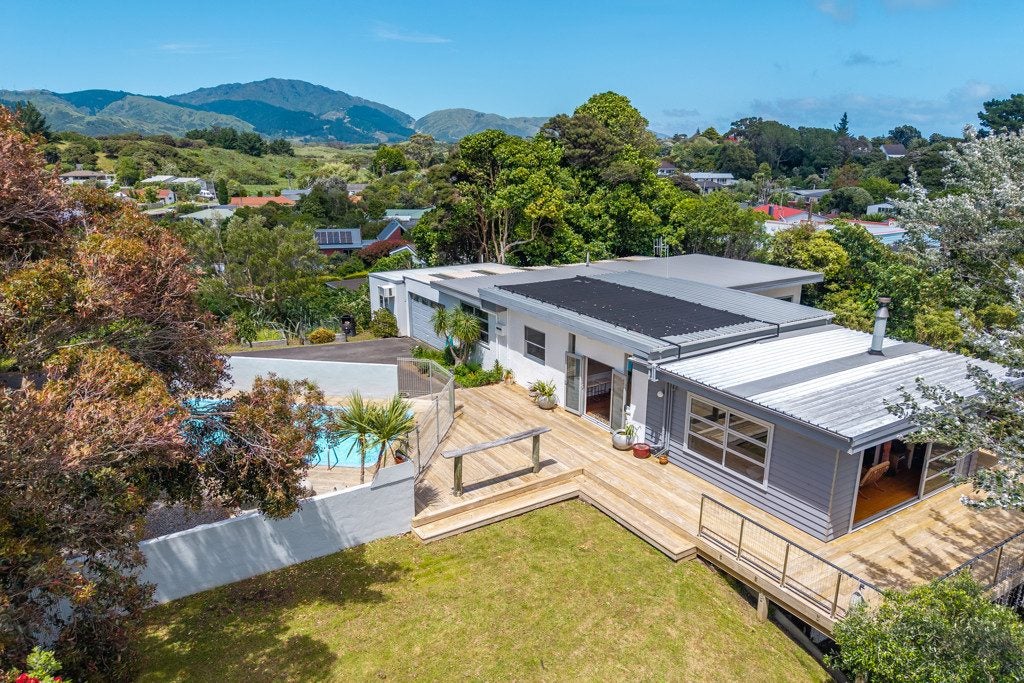 48 Tiromoana Road, Raumati South, Paraparaumu - Carousel 1