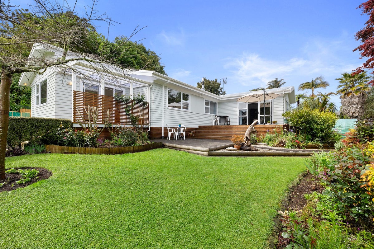 5B Wayne Place, Ferndale, New Plymouth - Carousel 1