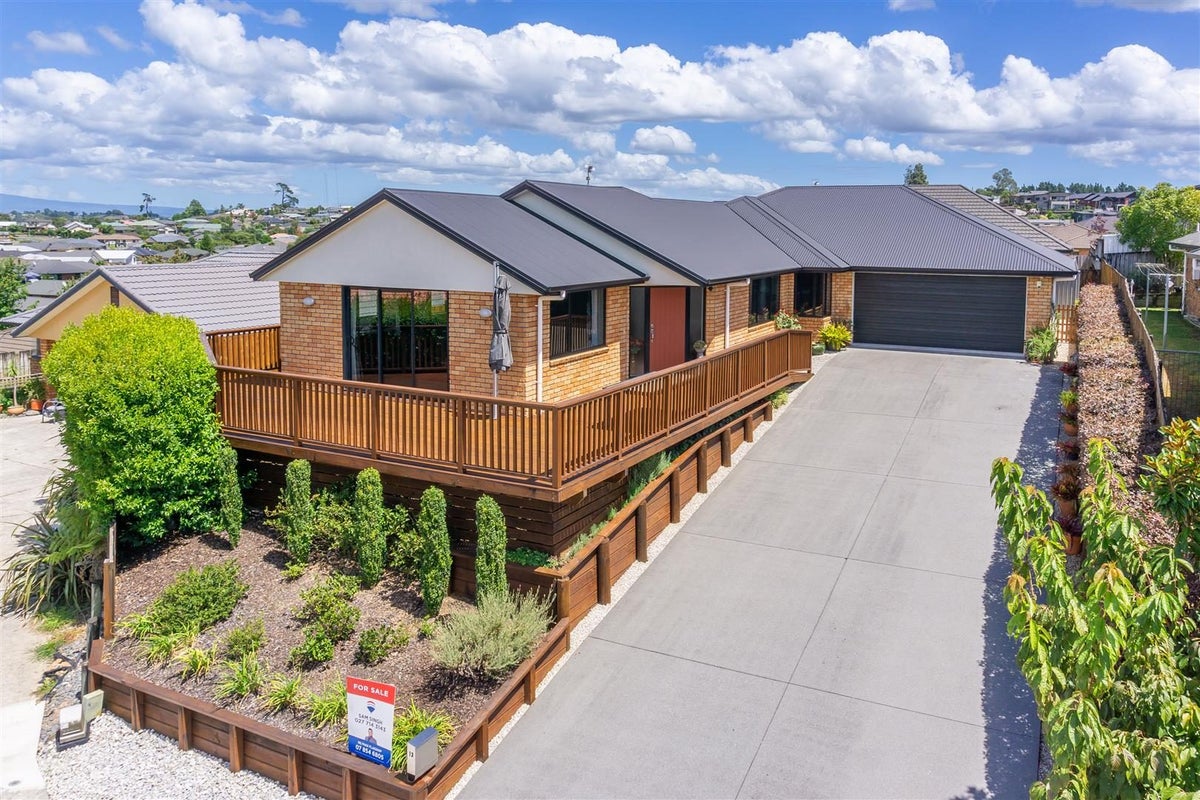 13 Hadrians Way, Nawton, Hamilton - Carousel 1