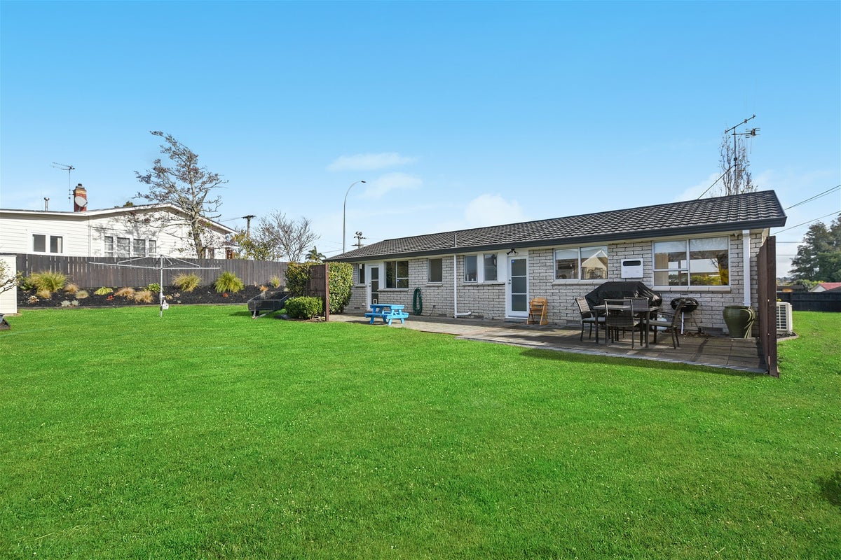 73B Tuhikaramea Road, Dinsdale, Hamilton - Carousel 14