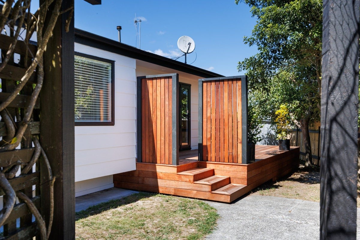 10 Dahlstrom Grove, Kelvin Grove, Palmerston North - Carousel 2