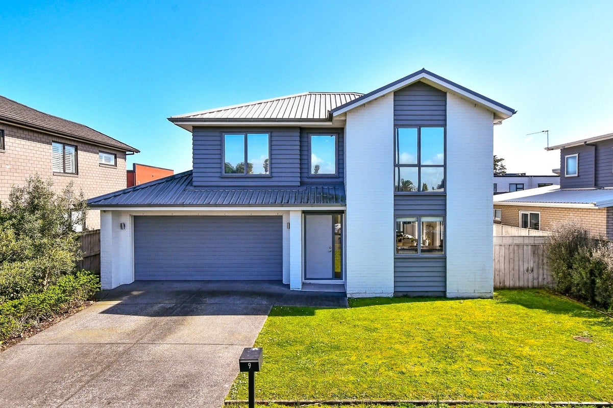 9 Waituarua Drive, Conifer Grove, Papakura, Auckland - Carousel 1
