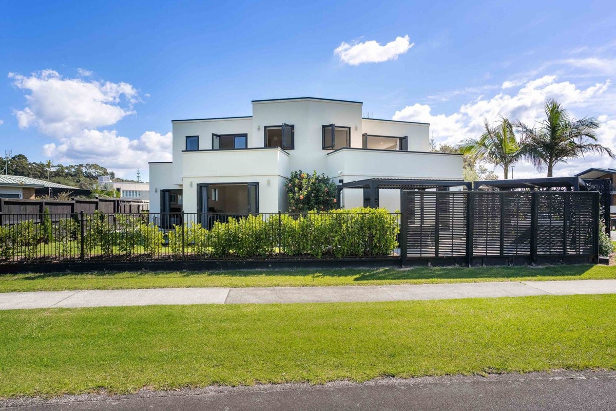 18 Bowentown Boulevard, Bowentown, Katikati - Carousel 1