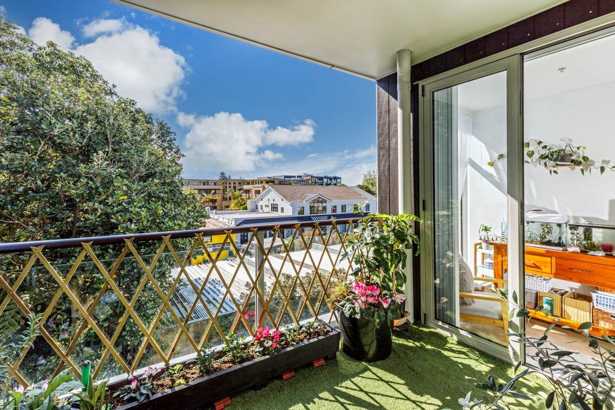 307/19 Bute Road, Browns Bay, Auckland - Carousel 2