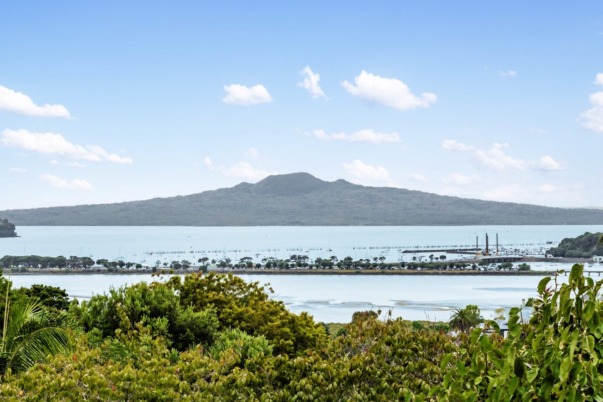 19 Seaview Road, Remuera, Auckland - Carousel 2