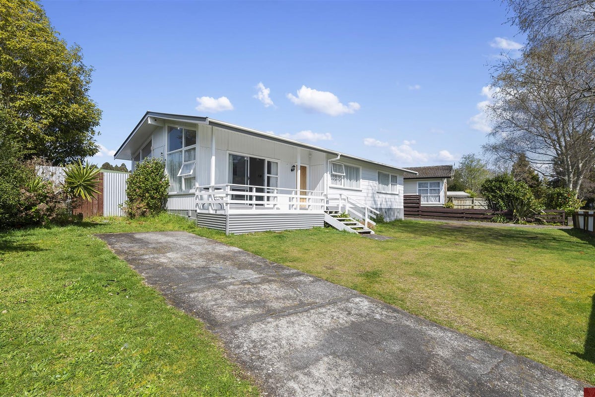 6 Beryl Place, Pukehangi, Rotorua - Carousel 1