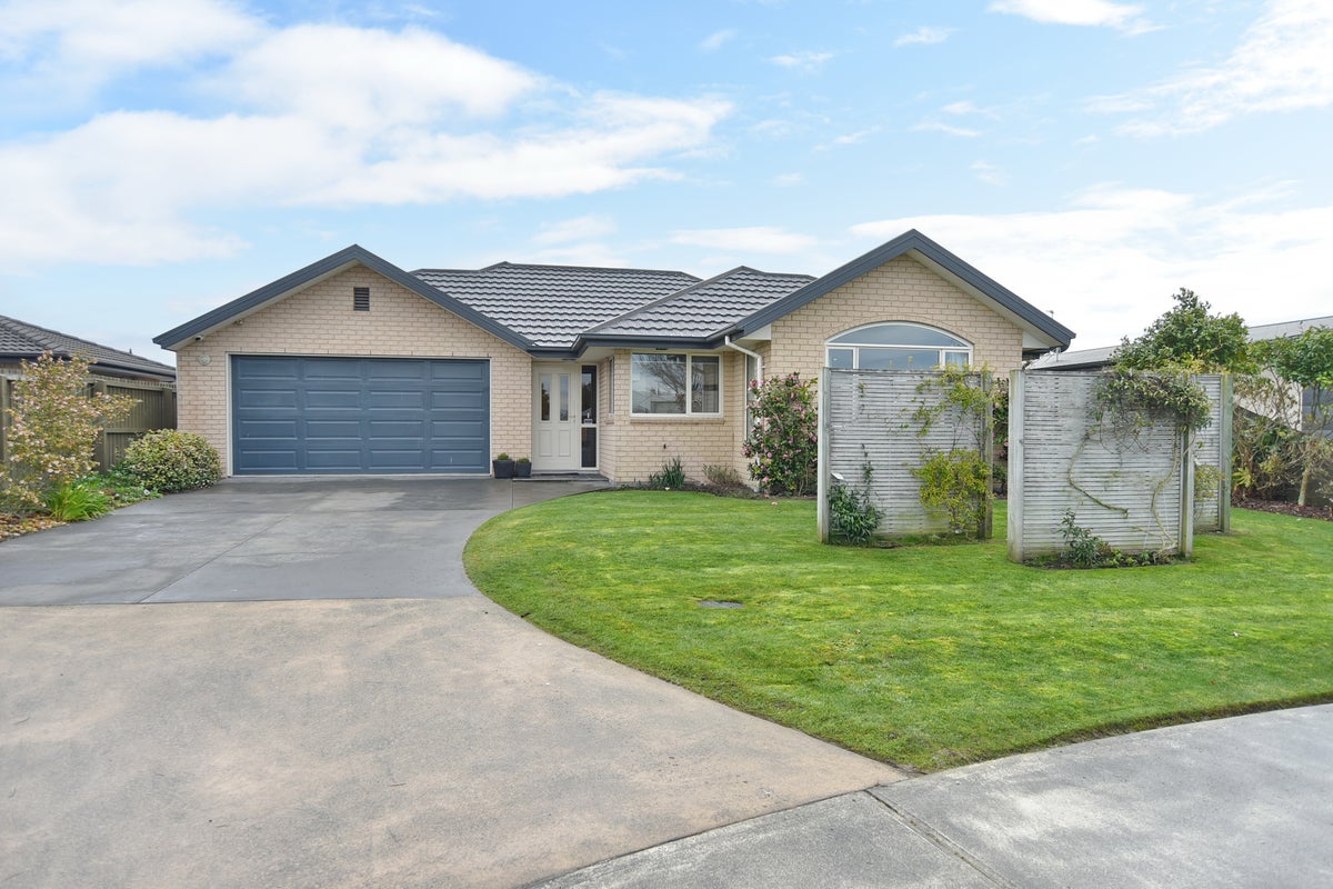 12 Bayliss Close, Northwood, Christchurch - Carousel 1