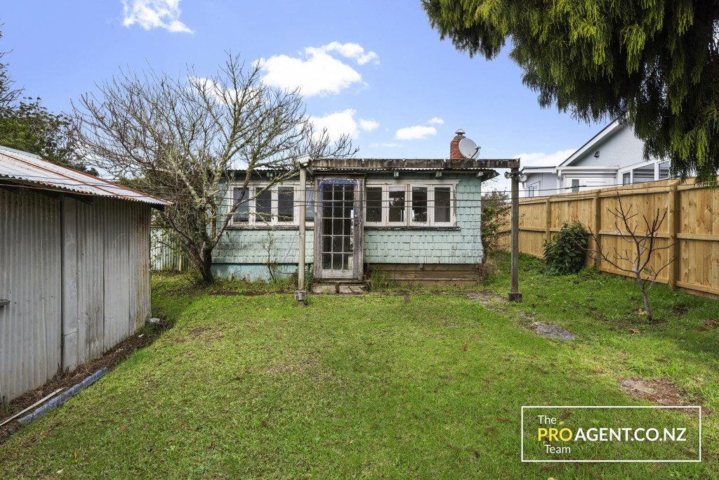 77 Tane Road, Laingholm, Auckland - Carousel 1