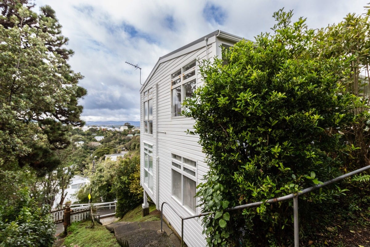 52C Raroa Road, Kelburn, Wellington - Carousel 1
