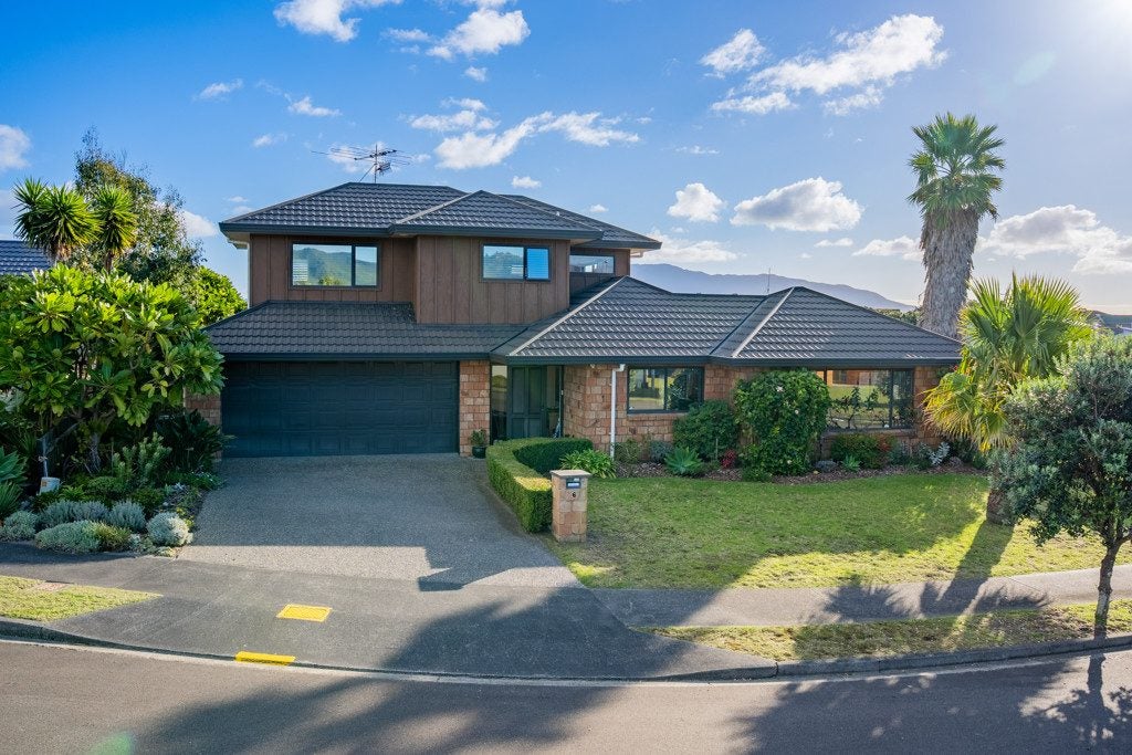 6 Te Ropata Place, Waikanae Beach, Waikanae - Carousel 1