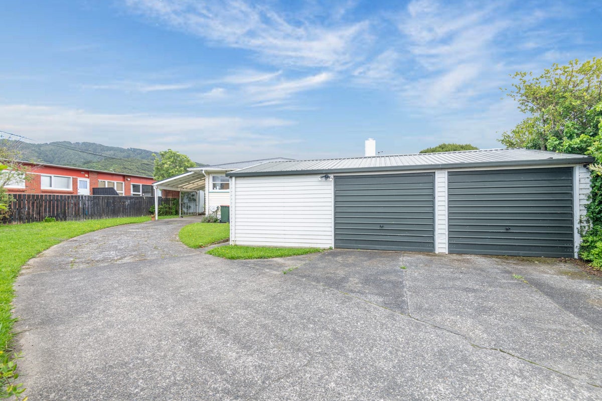 5 The Strand, Wainuiomata, Lower Hutt - Carousel 19