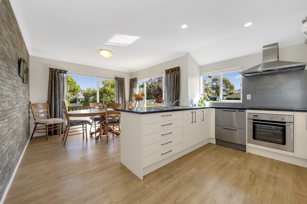 24A Orinda Close, Botany Downs, Auckland - Carousel 2