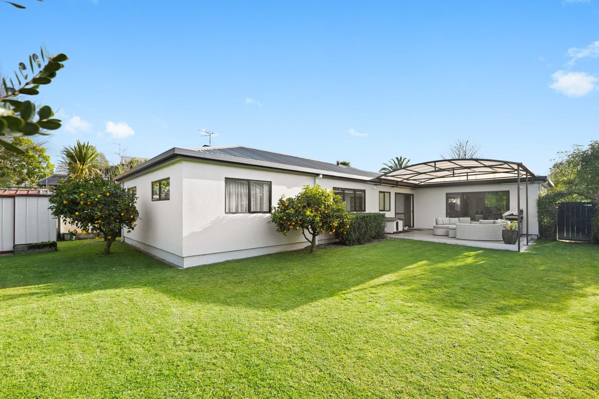 11 Willowfield Place, Pukete, Hamilton - Carousel 1