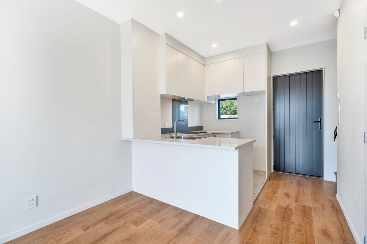 8/54 Swanson Road, Henderson, Auckland - Carousel 2