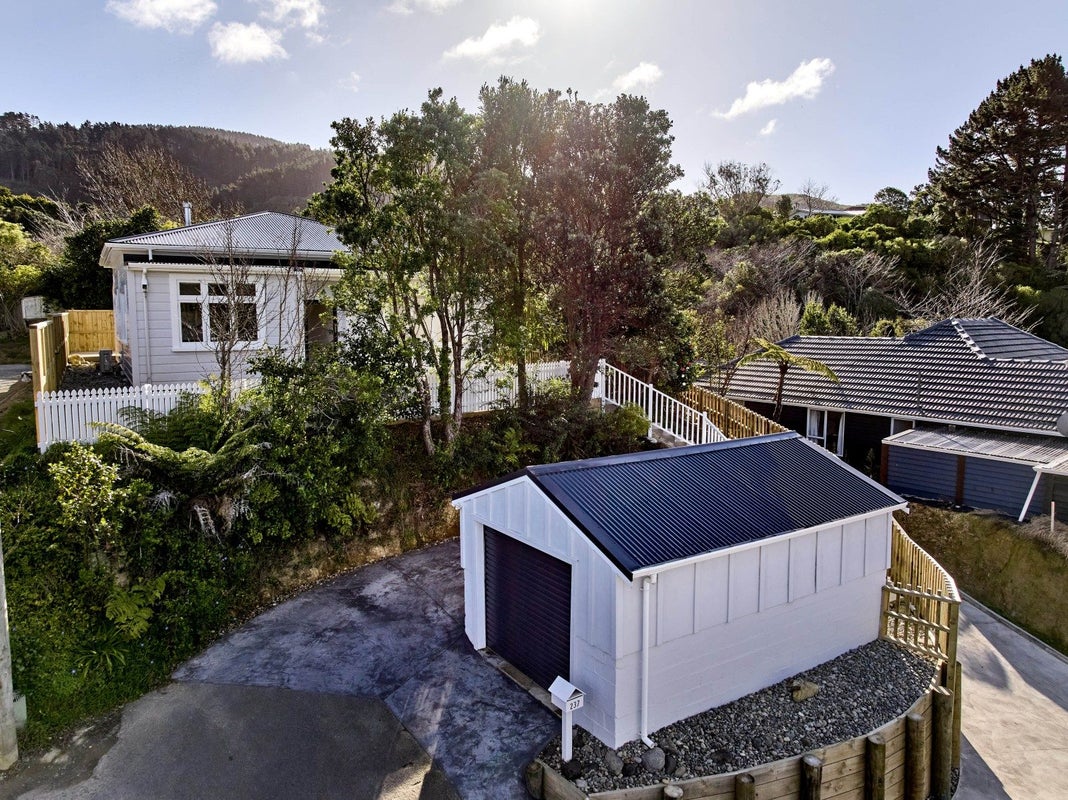 237 Main Road, Tawa, Wellington - Carousel 1