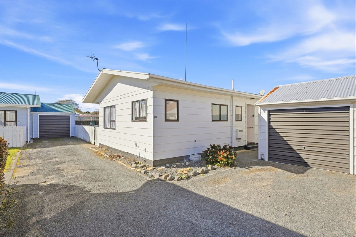 2B Roberts Avenue, Aramoho, Whanganui - Carousel 1