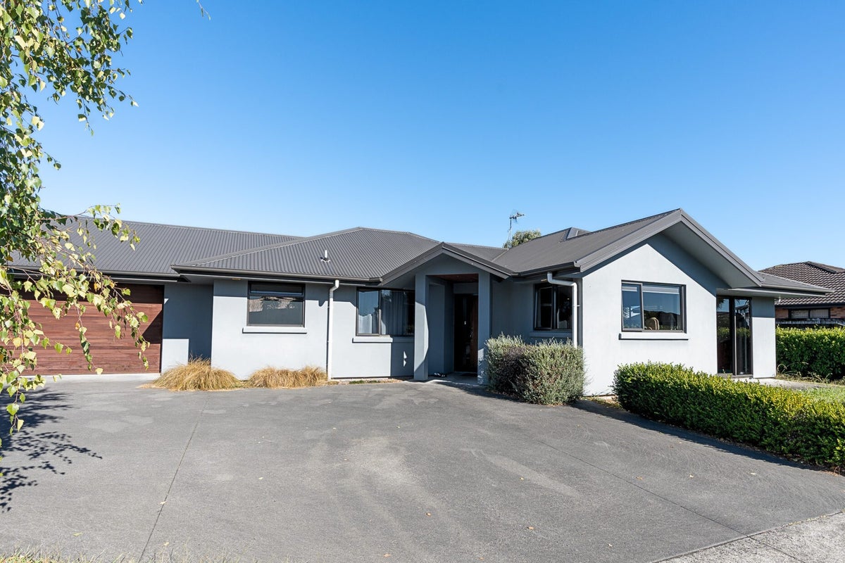 1 Chesham Street, Rototuna North, Hamilton - Carousel 12