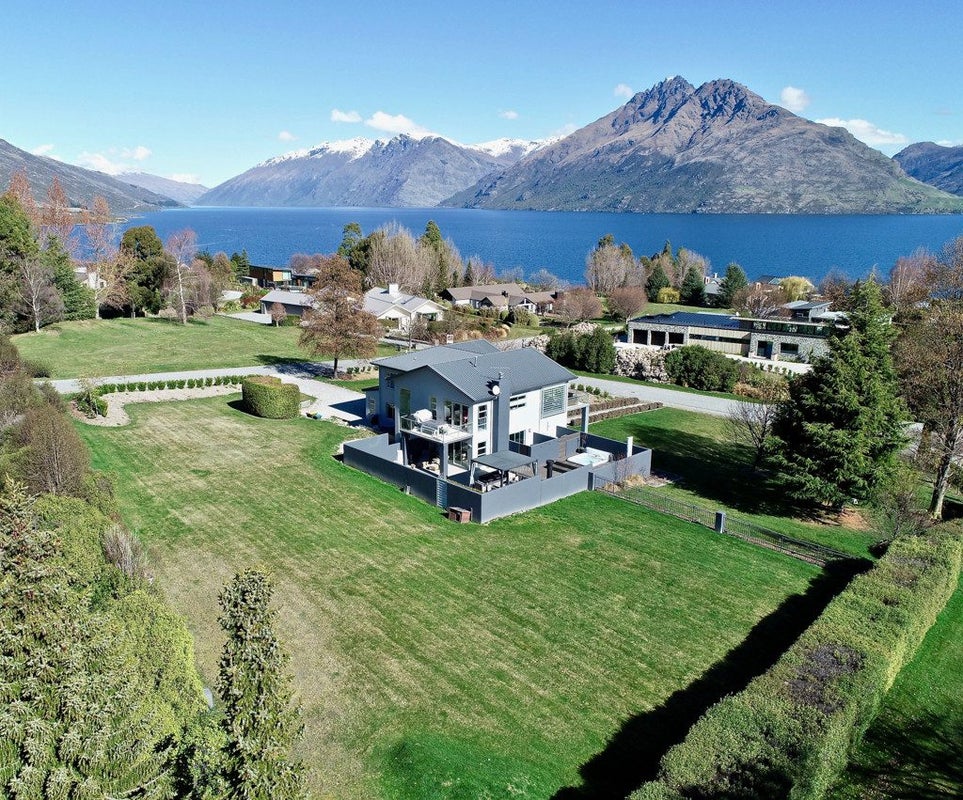 2 Tasman Terrace, Drift Bay, Queenstown - Carousel 1