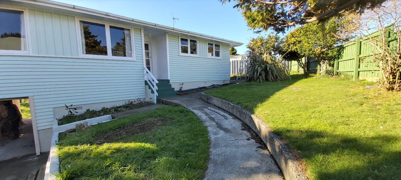 53 Leicester Street, Cannons Creek, Porirua - Carousel 1