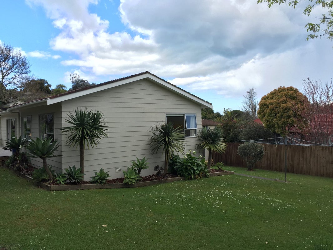8 Cottam Grove, Northcross, Auckland - Carousel 2