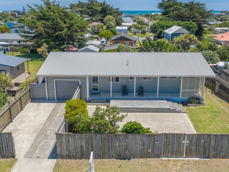 63 Kahukura Avenue, Waitarere Beach, Levin - Carousel 1