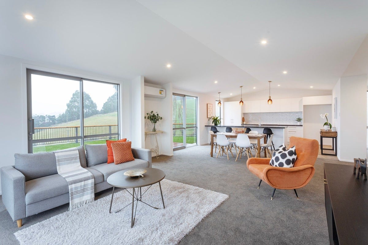7 Ella Lane, Green Island, Dunedin - Carousel 2