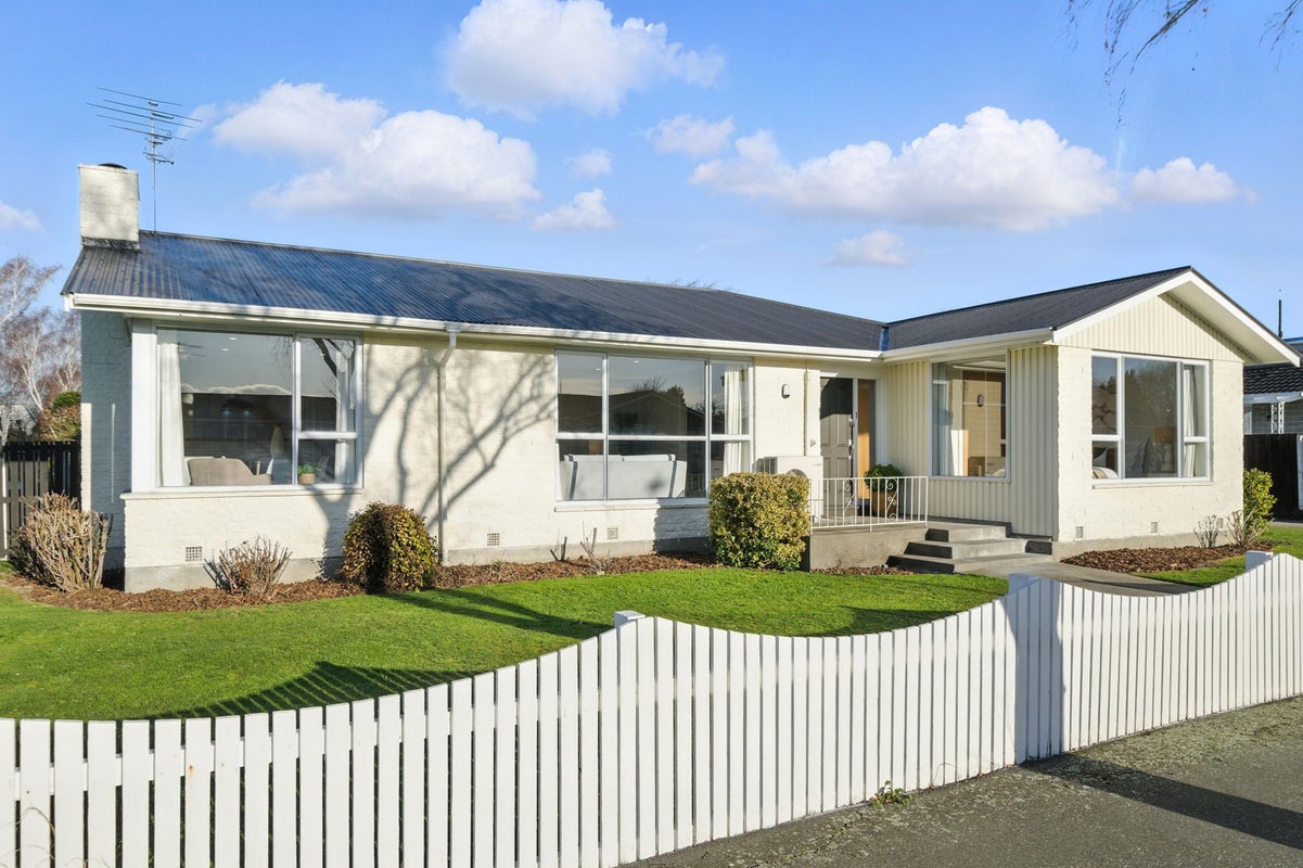 1 Glenavon Place, Ilam, Christchurch - Carousel 1