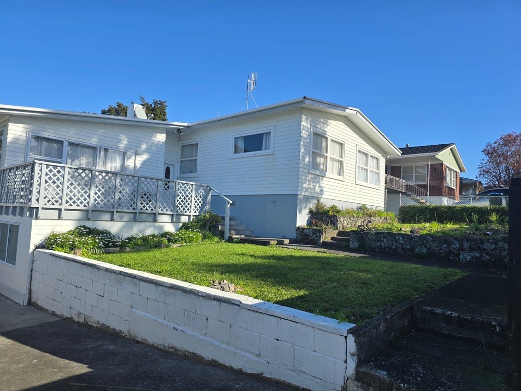 13 Terry Street, Blockhouse Bay, Auckland - Carousel 1