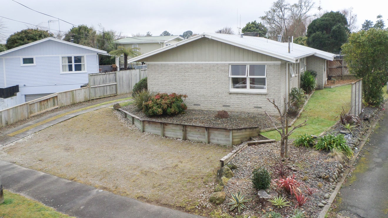 3 Parkdale Place, Glenview, Hamilton - Carousel 1