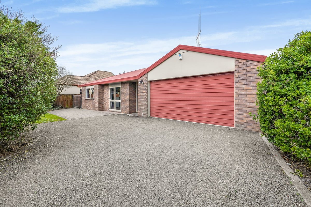 3B Bolmuir Road, Forest Lake, Hamilton - Carousel 1