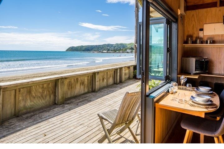 9 SOUTH BEACH RD, PLIMMERTON, PORIRUA - Carousel 1