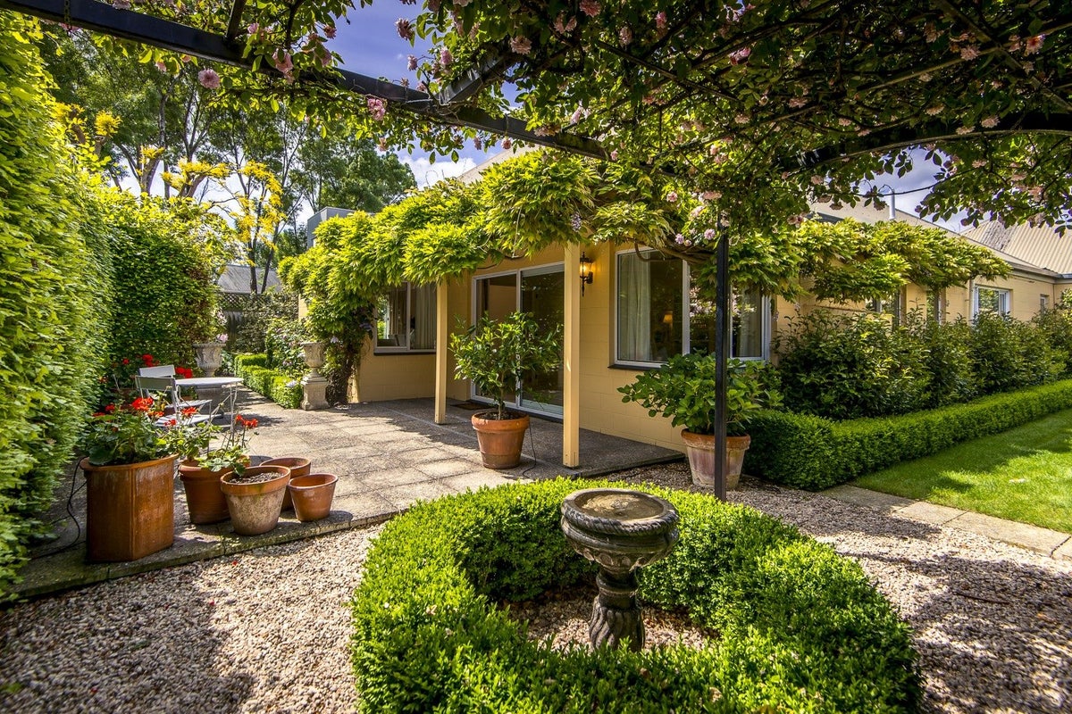 2/89 Merivale Lane, Merivale, Christchurch - Carousel 1