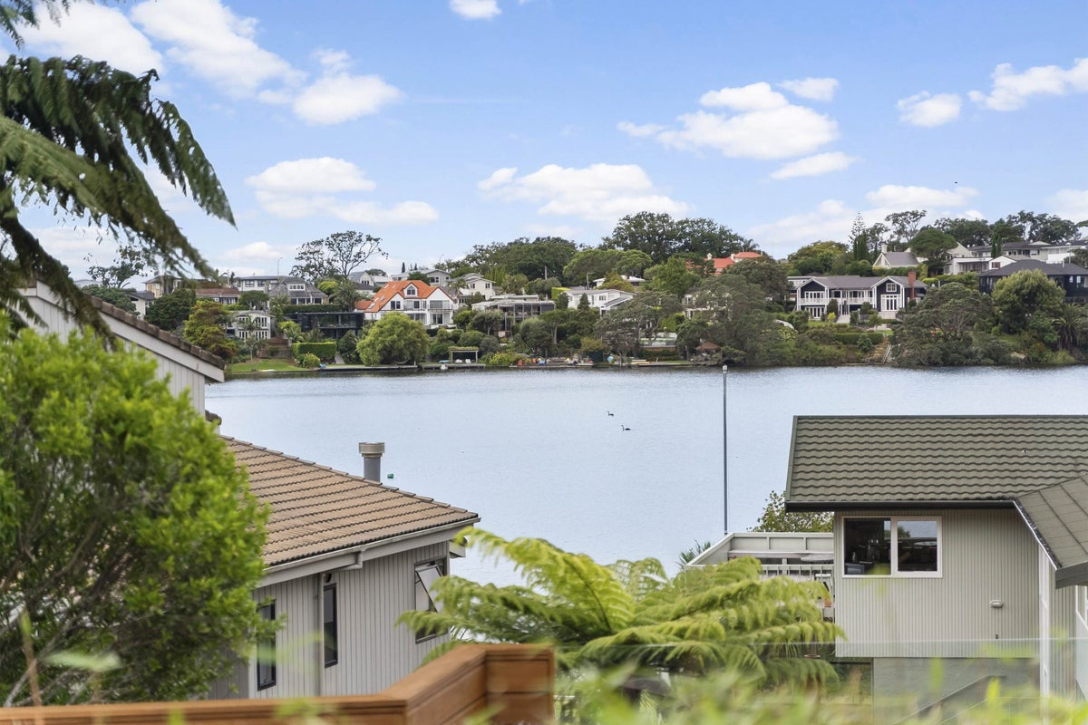 21 Sylvan Park Avenue, Milford, Auckland - Carousel 2