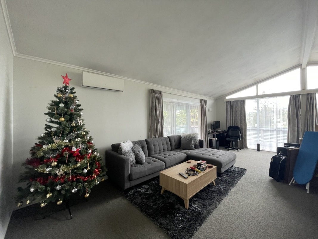26 Totaravale Drive, Totara Vale, Auckland - Carousel 2