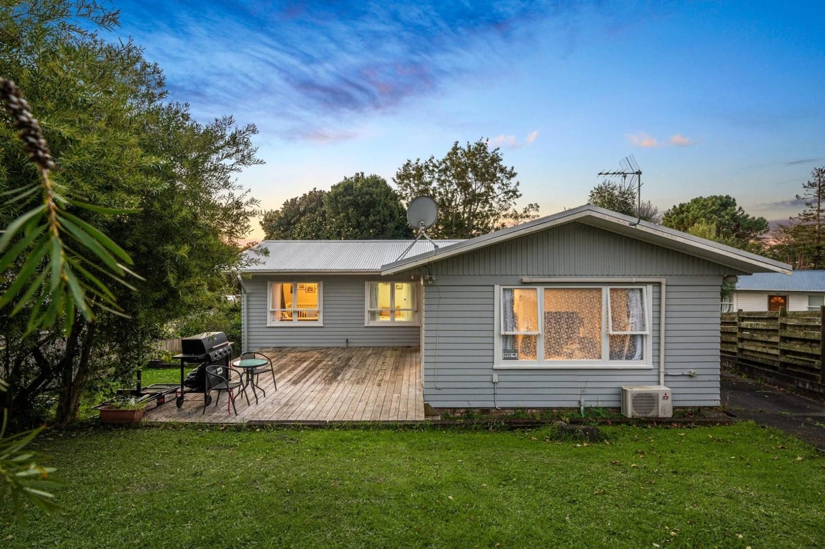12 Orsova Place, Lynfield, Auckland - Carousel 2