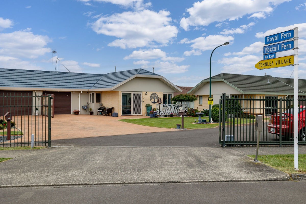 3 Royal Fern, Kelvin Grove, Palmerston North - Carousel 21