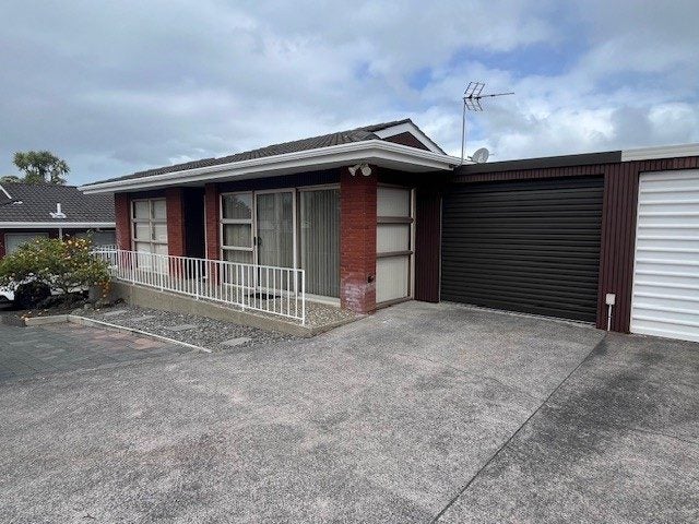 2/131 Union Road, Howick, Auckland - Carousel 1