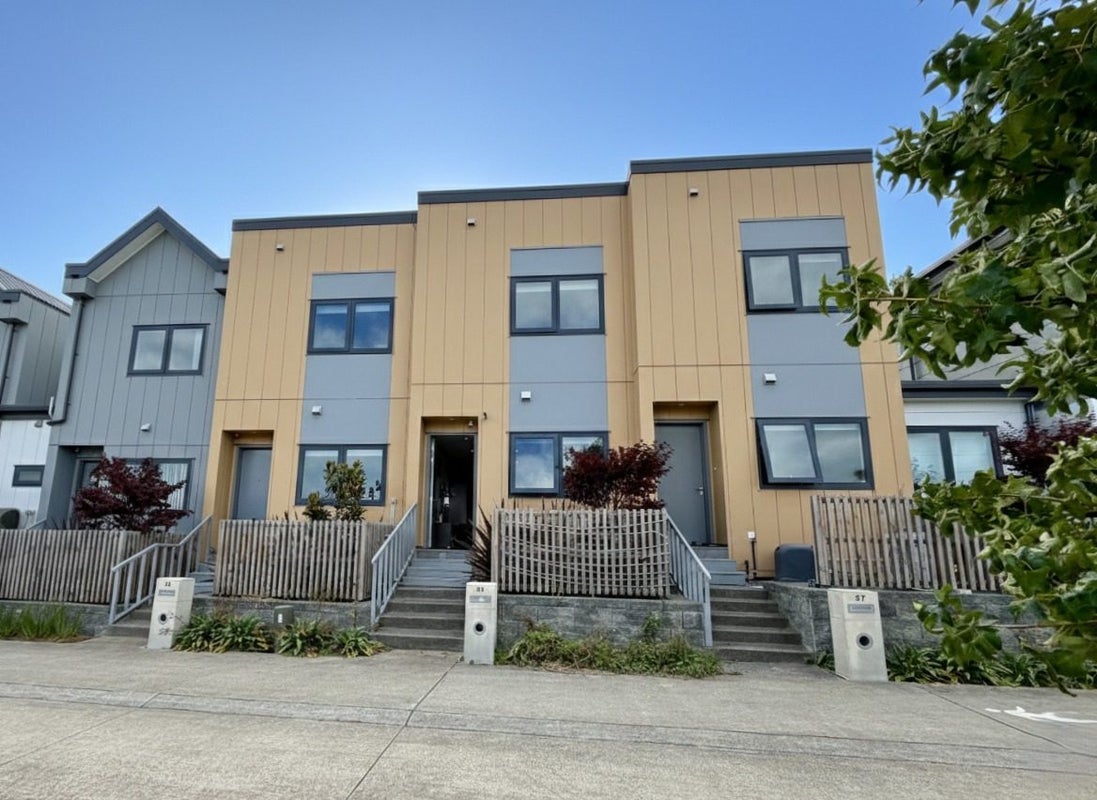 39 Otuwairoa Esplanade, Opaheke, Papakura - Carousel 1