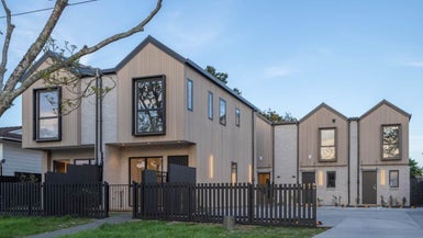 112D Beach Road, Te Atatu Peninsula, Auckland - Carousel 1
