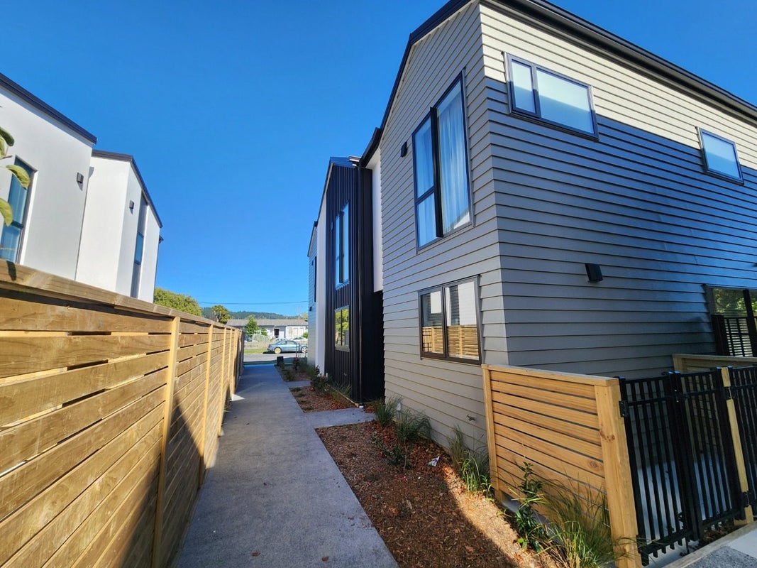 5 Bathurst Street, Silverstream, Upper Hutt - Carousel 1