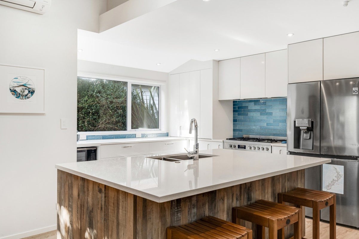92A Beach Road, Mellons Bay, Auckland - Carousel 1