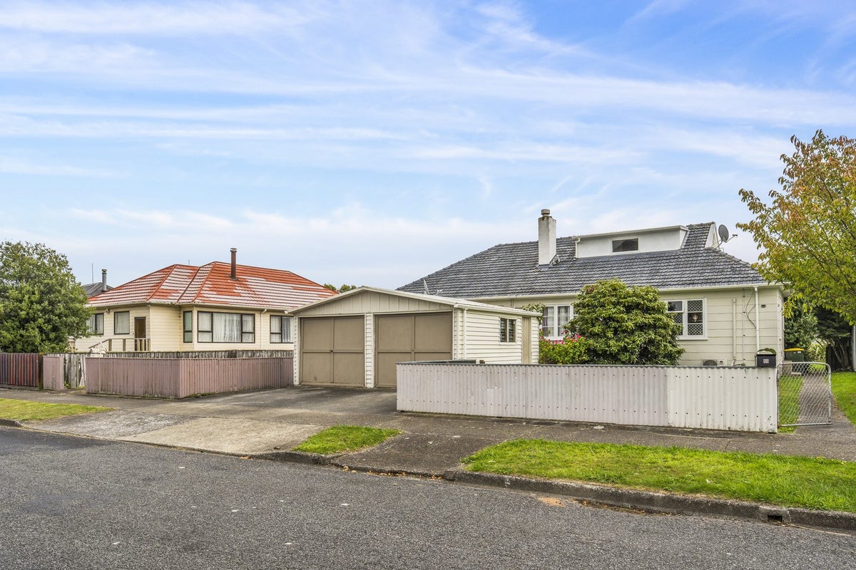55 Hewer Crescent, Naenae, Lower Hutt - Carousel 1