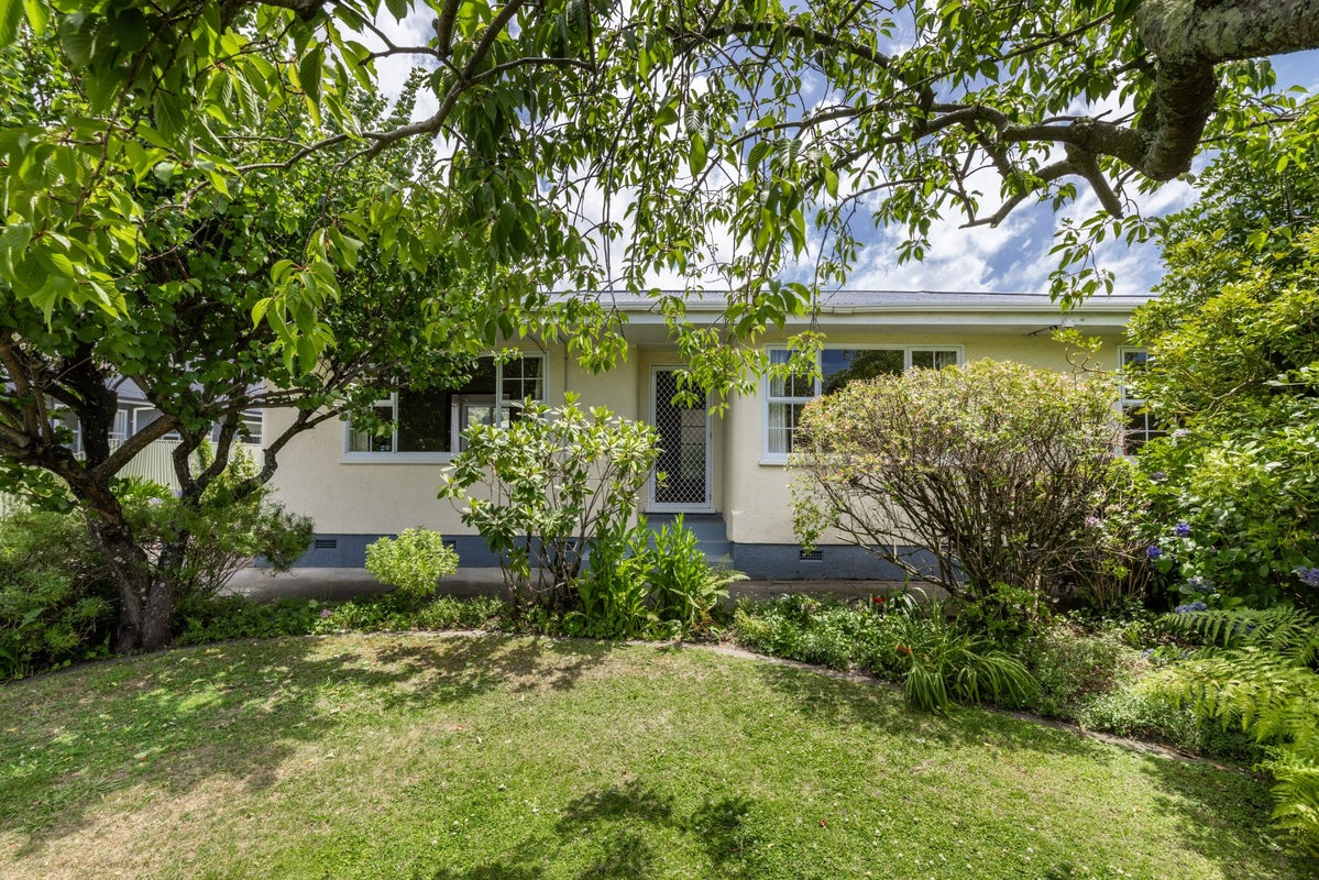 6 Avon Terrace, Taradale, Napier - Carousel 1