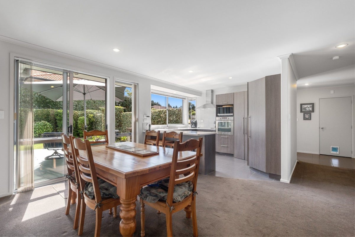 3 Kirtle Close, Pyes Pa, Tauranga - Carousel 2