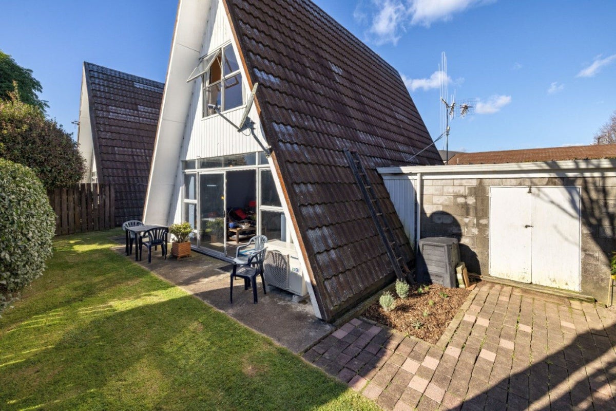 2/215 Fifteenth Avenue, Tauranga South, Tauranga - Carousel 1