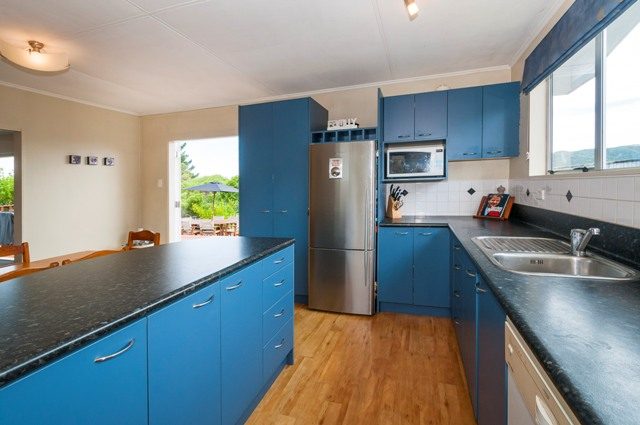 18 Robson Street, Stokes Valley, Lower Hutt - Carousel 2