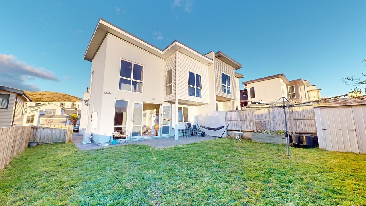 10 Cedarwood Street, Woodridge, Wellington - Carousel 1