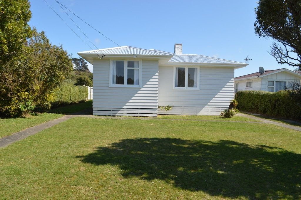 100 Sievers Grove, Cannons Creek, Porirua - Carousel 1